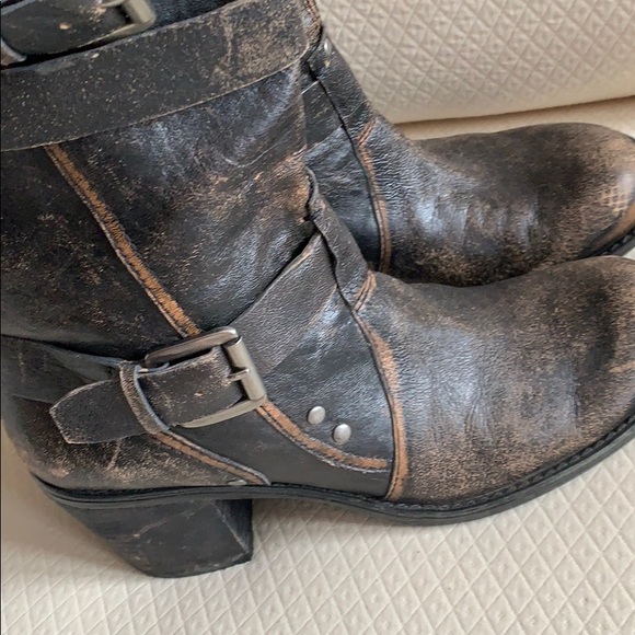 Distressed Boot - Picture 7 of 7